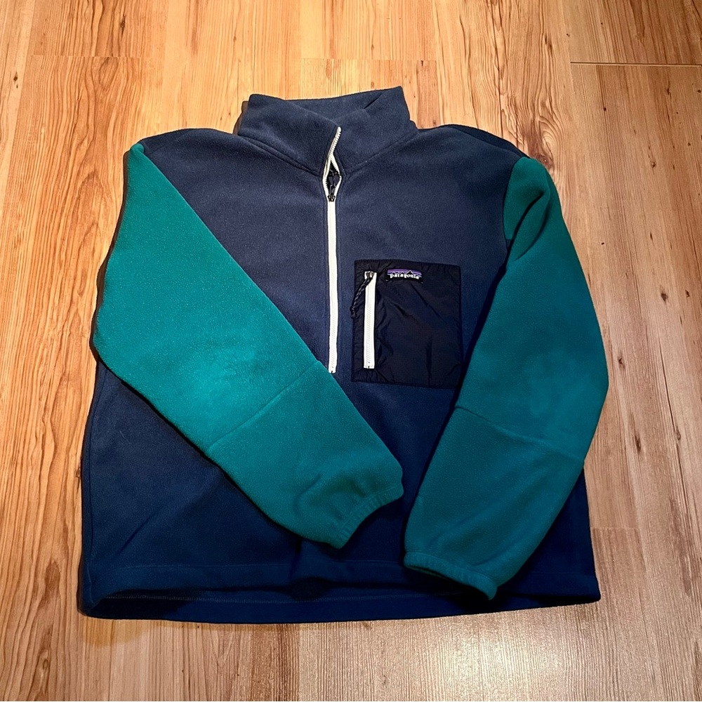 Patagonia Navy and Teal Sweatshirt